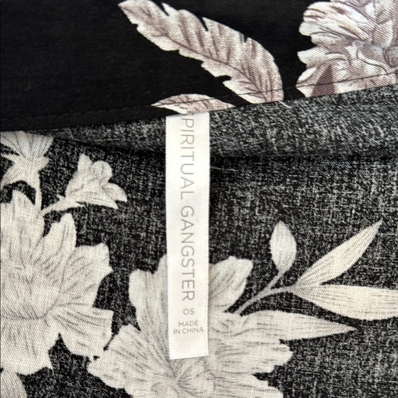 Spiritual Gangster Maya Tie Front Kimono Robe Beach Cover Black Floral One Size - Picture 10 of 11